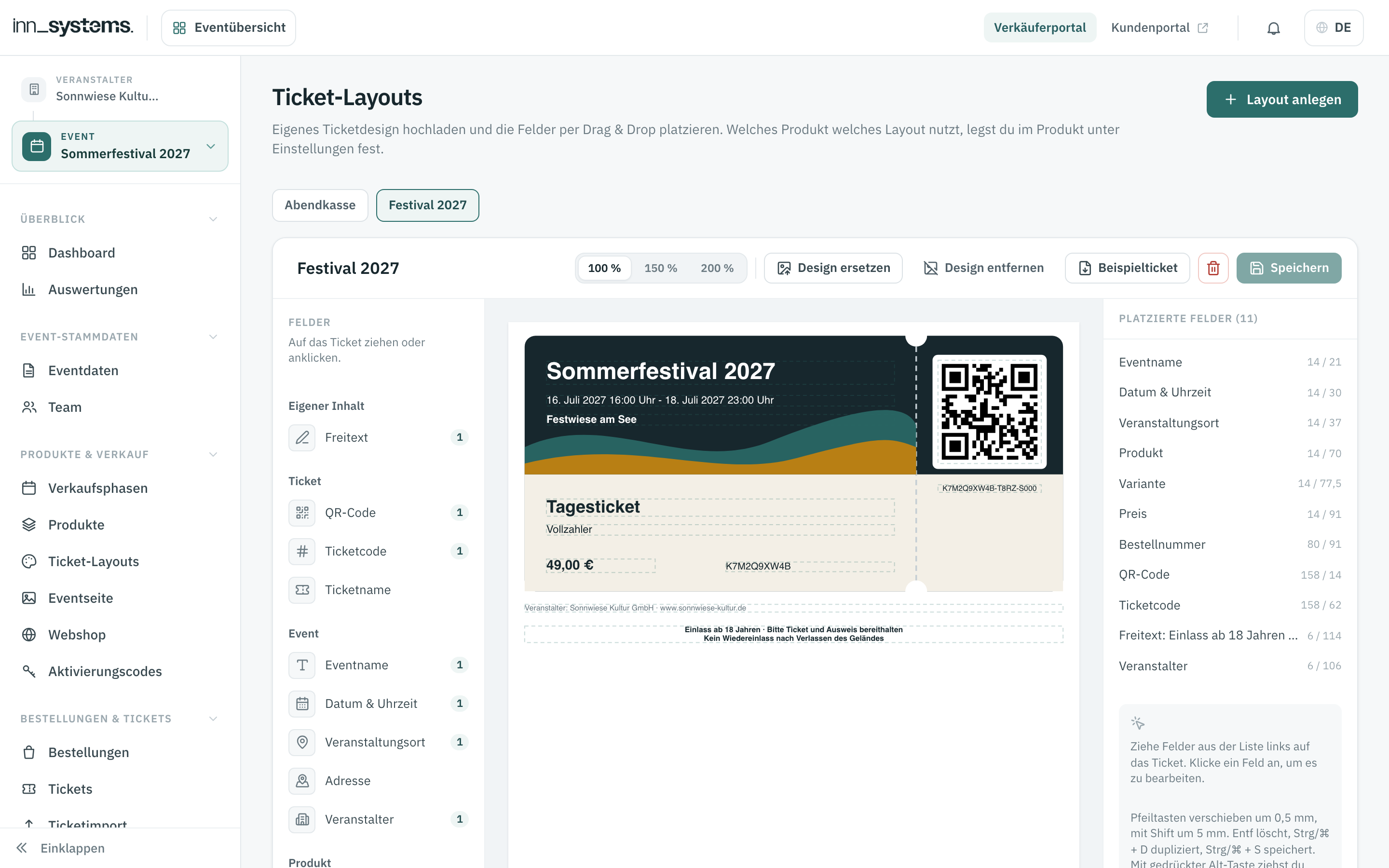 Ticket-Layout-Editor: links die Felder, in der Mitte das Ticket mit QR-Code, rechts die Positionen